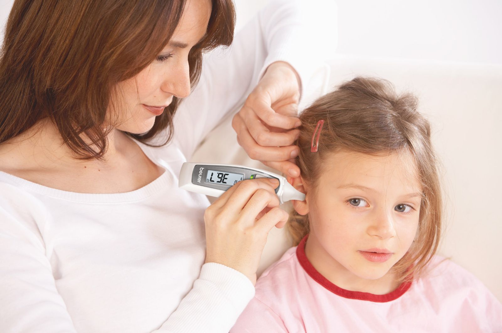 nhiệt kế điện tử đo tai beurer ft65