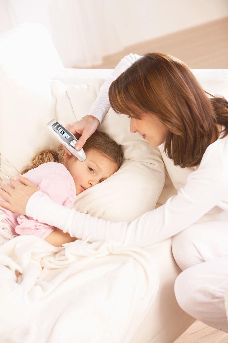 nhiệt kế điện tử đo trán beurer ft65